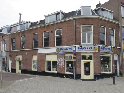 906403 Gezicht op het hoekpand Vleutenseweg 158 (nagelstudio-schoonheidssalon Papatya) te Utrecht, met rechts de ...